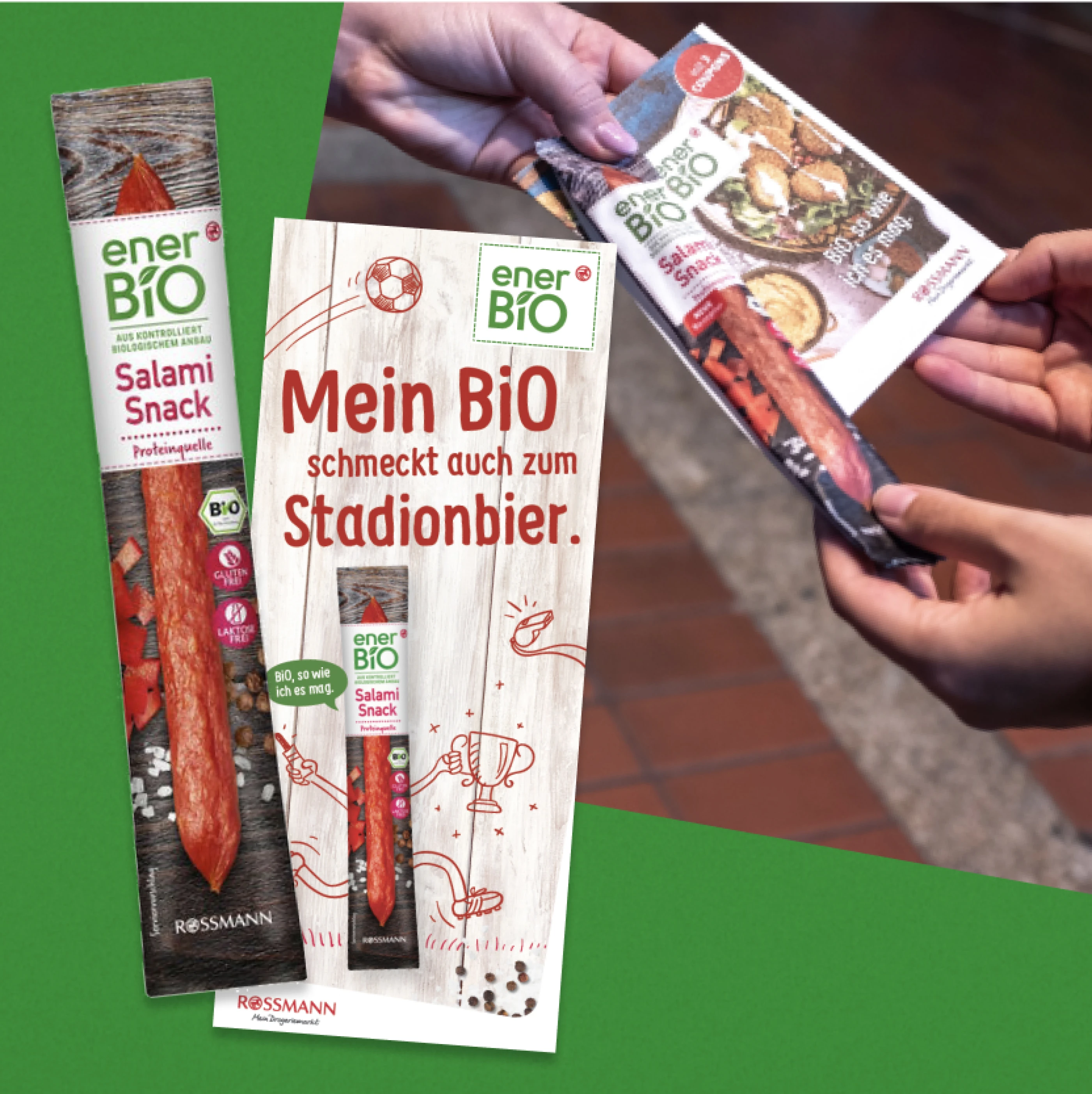 In einer Collage ist das Produkt "Salami Snack" der Marke enerBio zu sehen . Dahinter ein Werbeflyer auf dem steht: "Mein BIO schmeckt auch zum Stadionbier." Im Hintergrund ist ein Bild zu sehen, wie dieser Flyer mit dem Snack zusammen weitergereicht wird.
