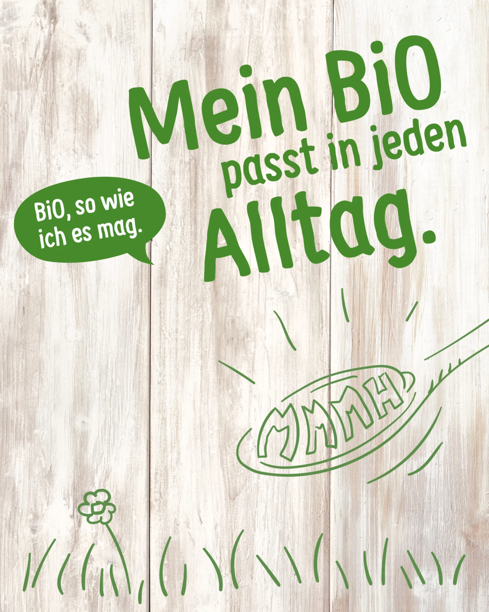 Auf einem hellen Holz-Hintergrund steht der Text "Mein BiO passt in jeden Alltag.". In einer grünen Sprechblase steht der Text "BiO, so wie ich es mag." und darunter ist eine einfache Illustration eines Kochlöffels mit den Worten "MMMH" und einer Wiese.