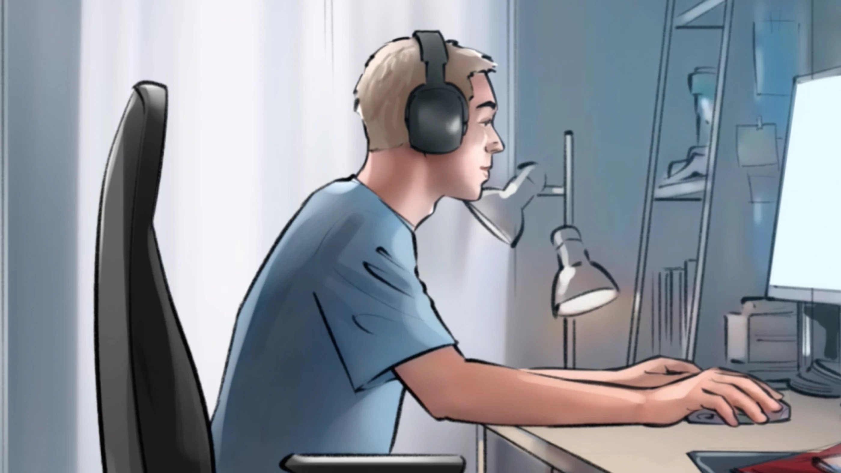 Ein Storyboard-Scribble: Ein junger Mann sitzt in einem Stuhl vor einem Computer. Er trägt Kopfhörer und schaut konzentriert auf den Bildschirm. Im Hintergrund ist eine Lampe und ein Regal mit Gegenständen zu sehen.
